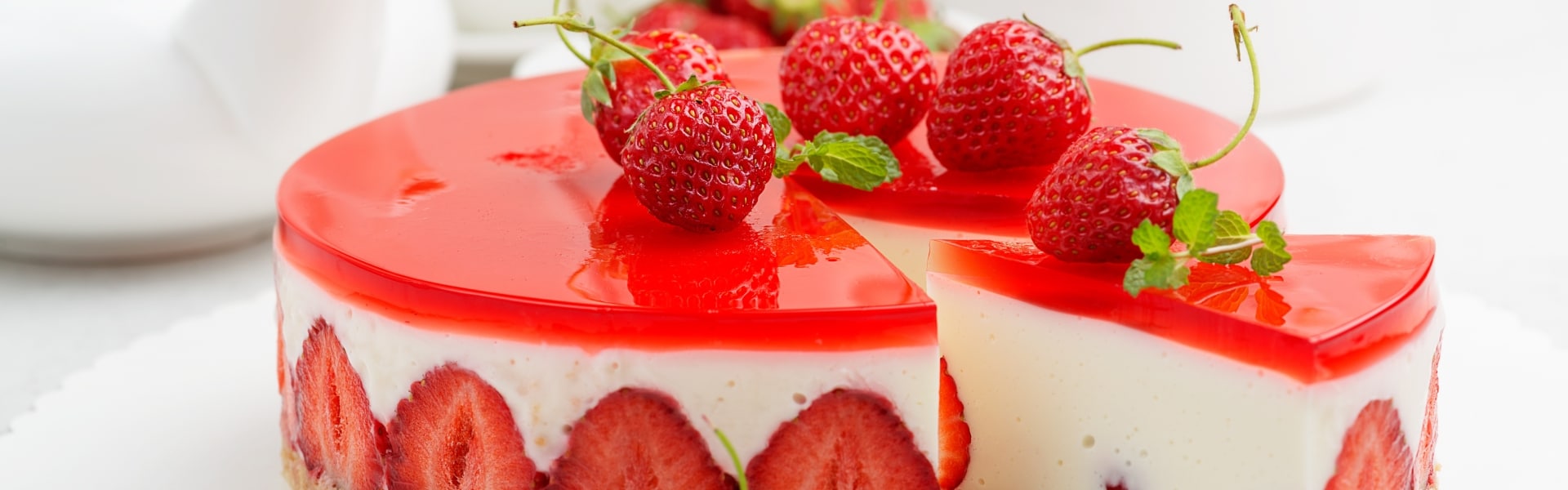 No Bake Vanilla and Strawberry Cheesecake